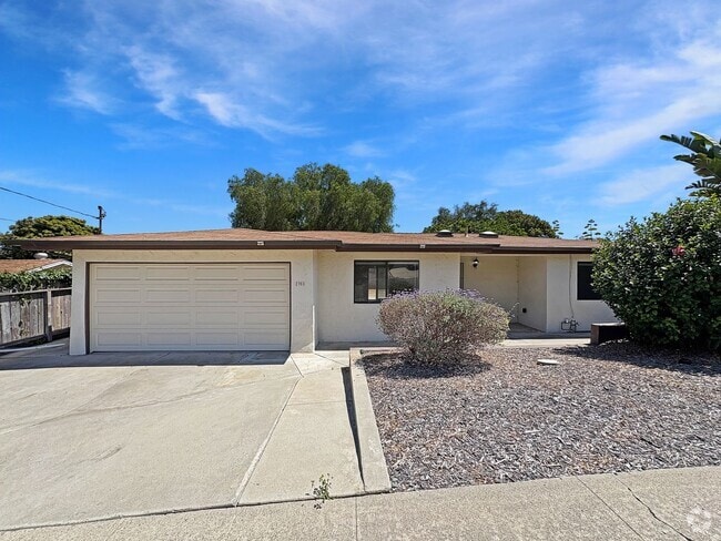 Building Photo - Spacious 4-Bedroom Retreat in the Heart of... Rental
