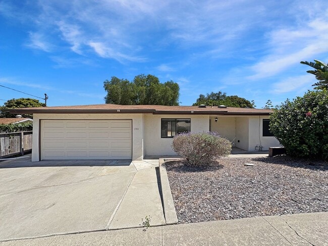 Spacious 4-Bedroom Retreat in the Heart of... - Spacious 4-Bedroom Retreat in the Heart of... House