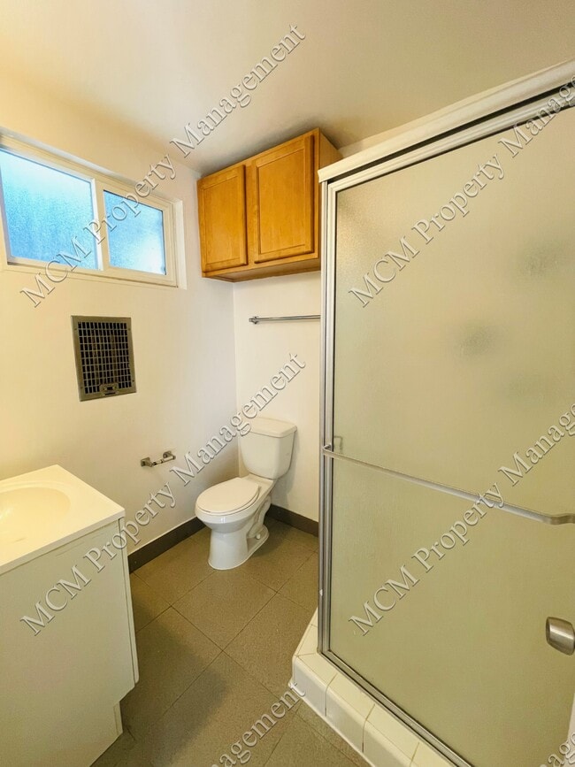 Unit 5 Bathroom - 19419 Victory Blvd