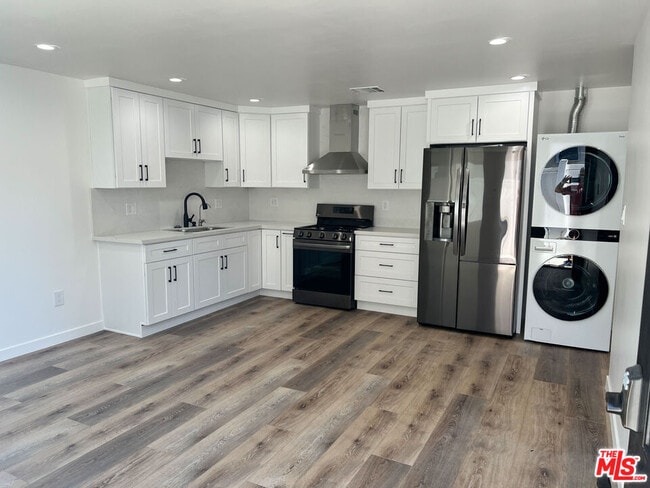 Building Photo - 7718 N Glenoaks Blvd