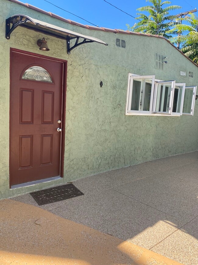 outside view - 1013 Highland Ave Unit ADU