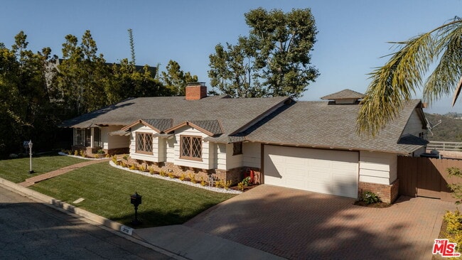 Building Photo - 2158 Stradella Rd