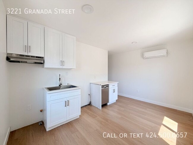 Photo - 3221 Granada St