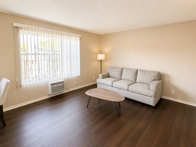 Photo - 721 W 30th St Unit 12