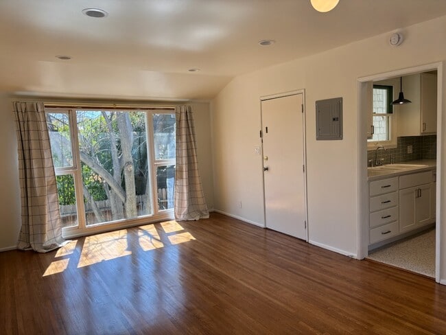 Photo - 1155 Oxley St Unit 1155 Oxley Street