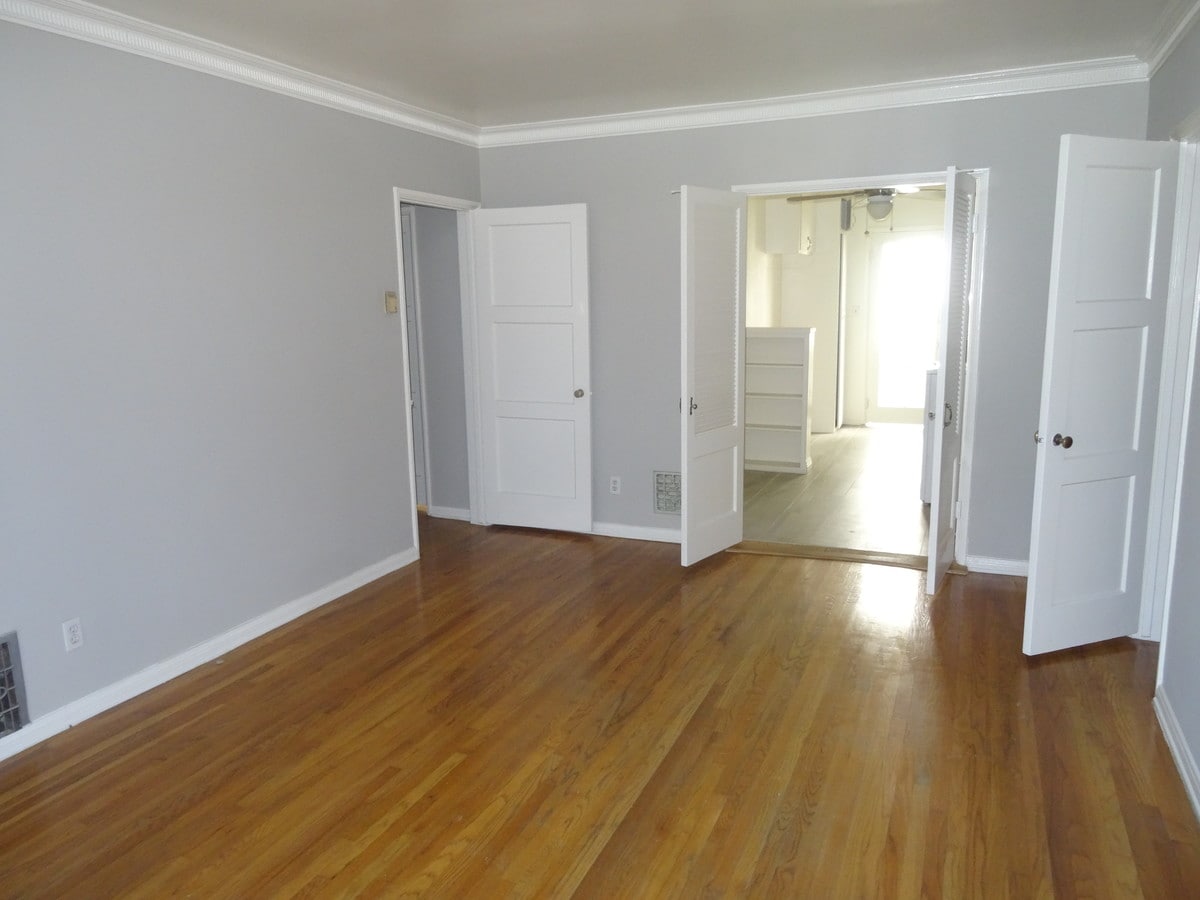 living room/kitchen - 608 S Burnside Ave Unit 1