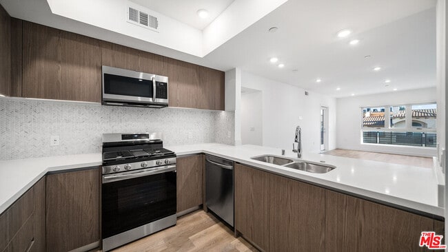 Photo - 5153 W Maplewood Ave Unit 107