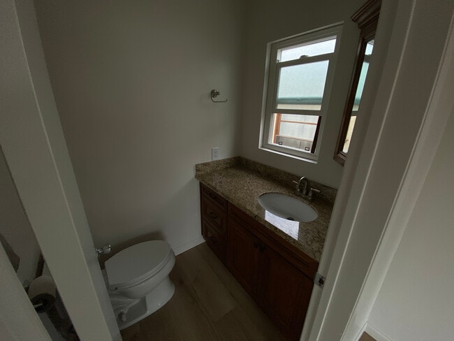 Photo - 410 28th St Unit B