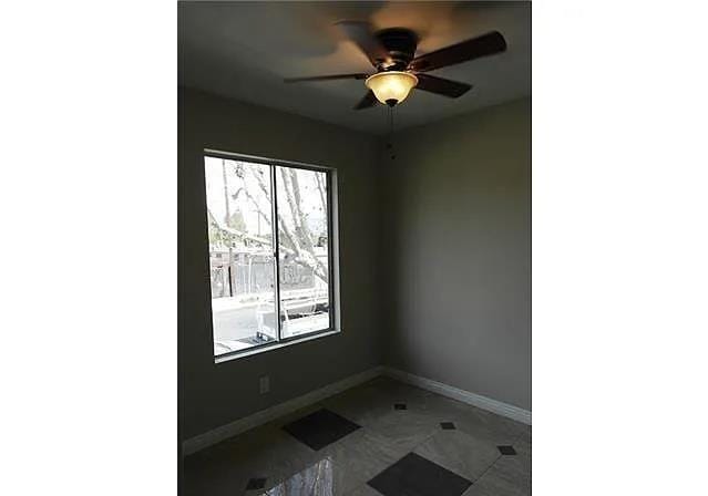 Photo - 5460 Dobbs St