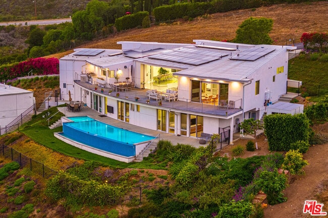 Photo - 28405 Via Acero St