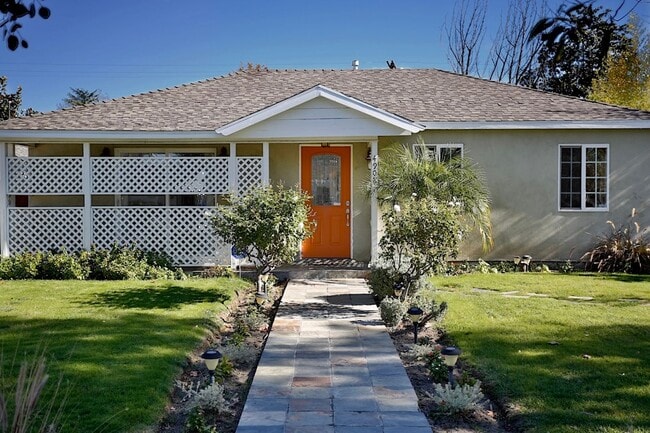 Building Photo - Beautiful North Hollywood 3 Bedroom, 2 Bath Single Family Home *** Non-Smoking***