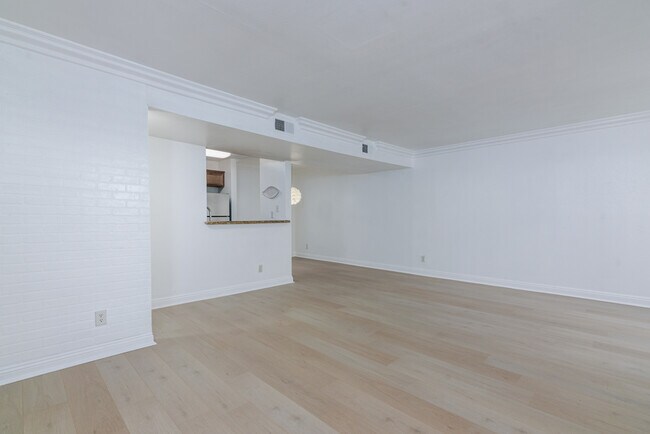 Photo - 355 N Maple St Unit 116