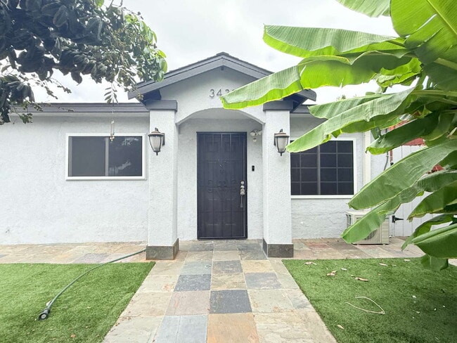 3 BR / 2 BA Completely Remodeled Home - 3 BR / 2 BA Completely Remodeled Home