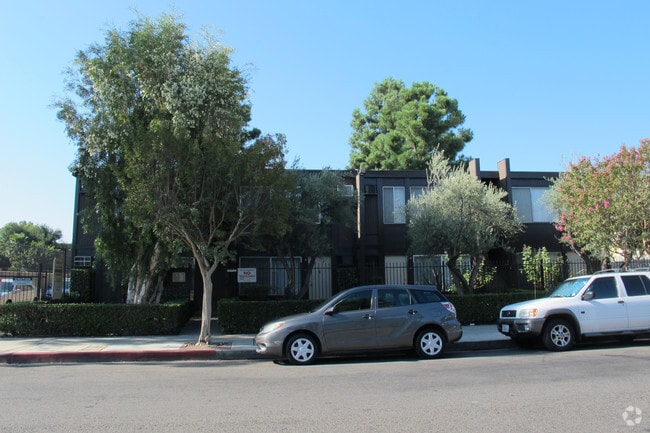 18552-18554 Collins St - 18552-18554 Collins St