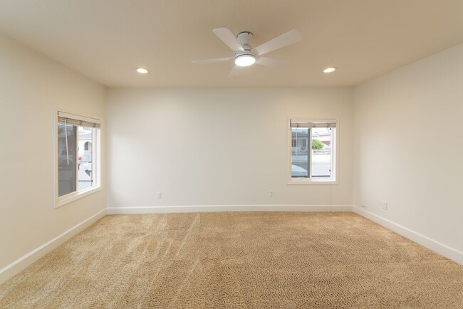 Photo - Studio in Oceanside!