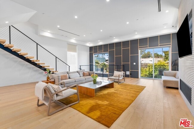 Photo - 656 California Ave