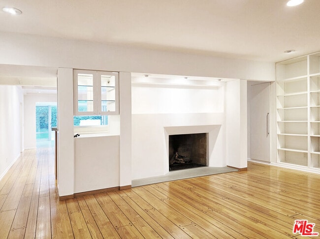 Photo - 4031 Hollyline Ave