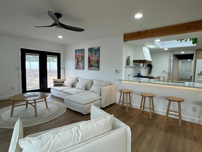 Building Photo - 2012 Troy Pl Unit SI FL1-ID1559821P
