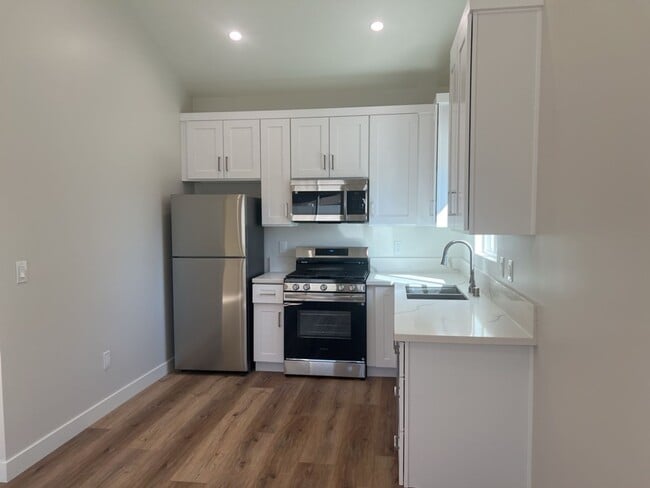 Building Photo - 399 Unit 399361214