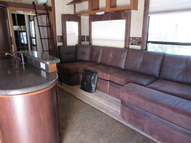 Building Photo - 218 W Carson St Unit Trailer11