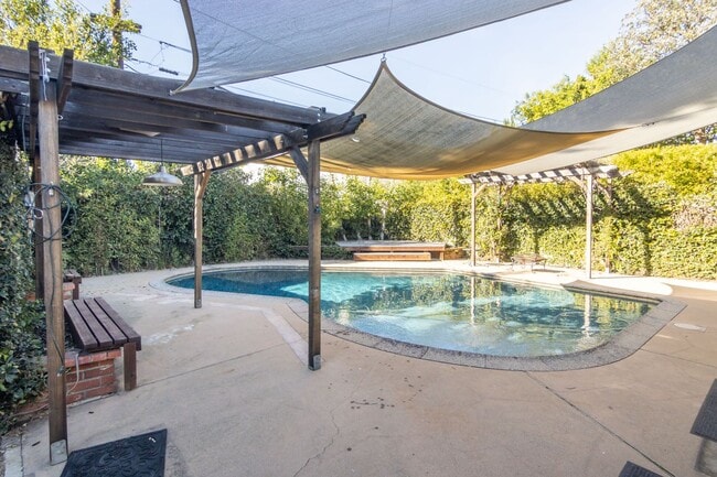 Building Photo - 6641 Murietta Ave