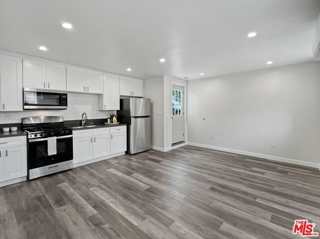 Peaceful 1 Bedroom Garden-Level Apartment ... - Peaceful 1 Bedroom Garden-Level Apartment ... Unit Glenalbyn