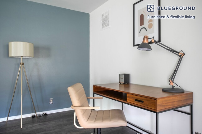 Photo - 5402 W 57th St