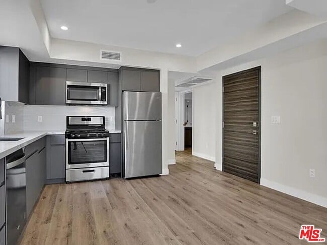 Building Photo - 846 S Mariposa Ave Unit 202 Rental