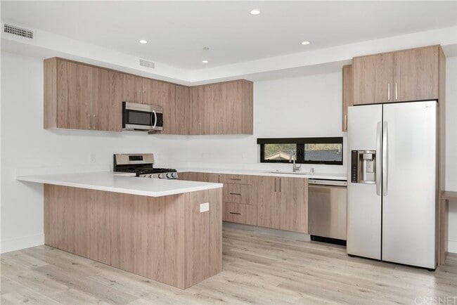 Photo - 5923 Laurel Canyon Blvd