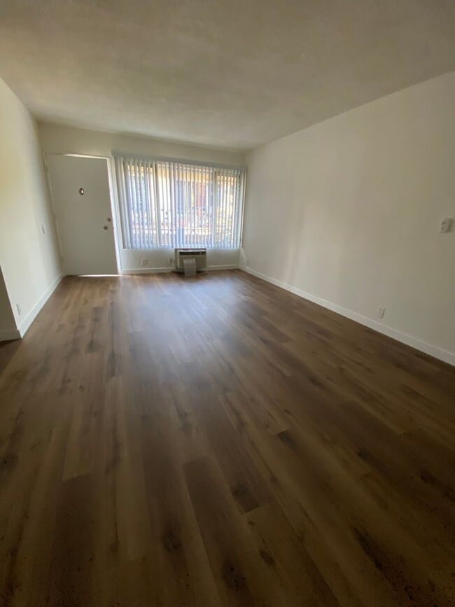 Photo - 629 Hayworth Ave Unit 7