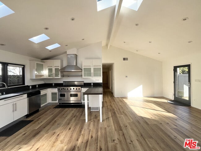 Photo - 602 Victoria Ave