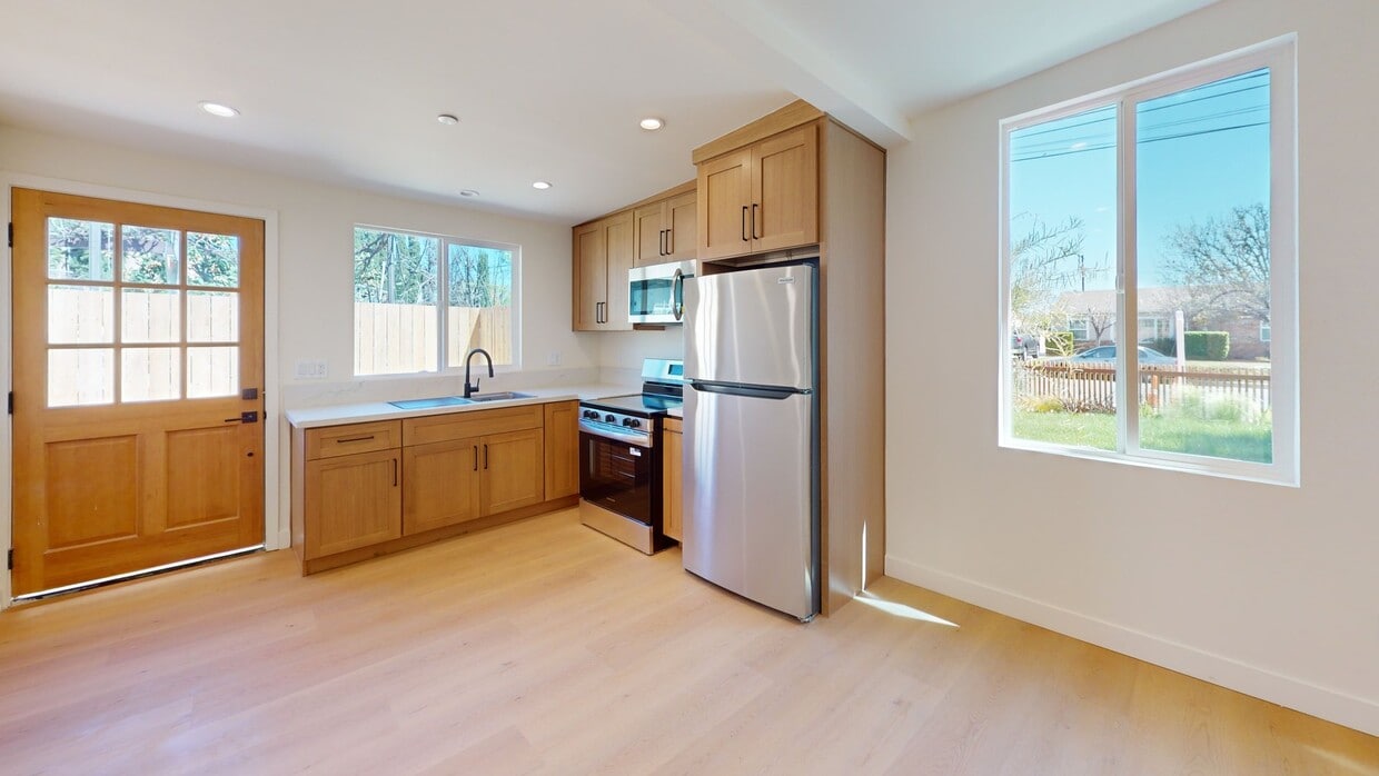 3D Tour - 6443 Satsuma Ave