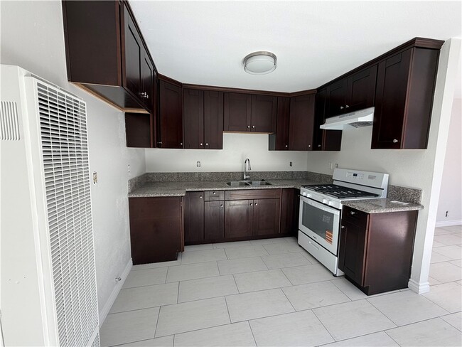 Photo - 2052 Lewis Ave