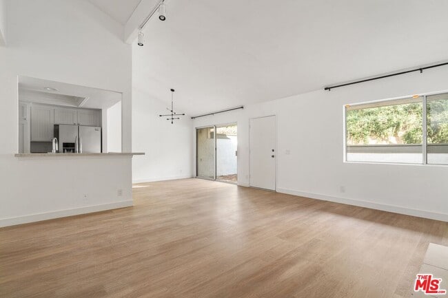 Photo - 1722 Palisades Dr