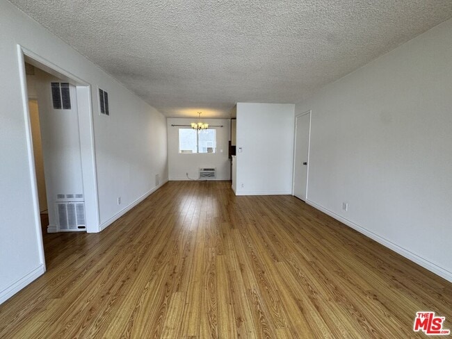 Photo - 1252 Barry Ave Unit 6