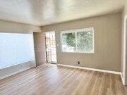 Photo - 1570 Hornblend St