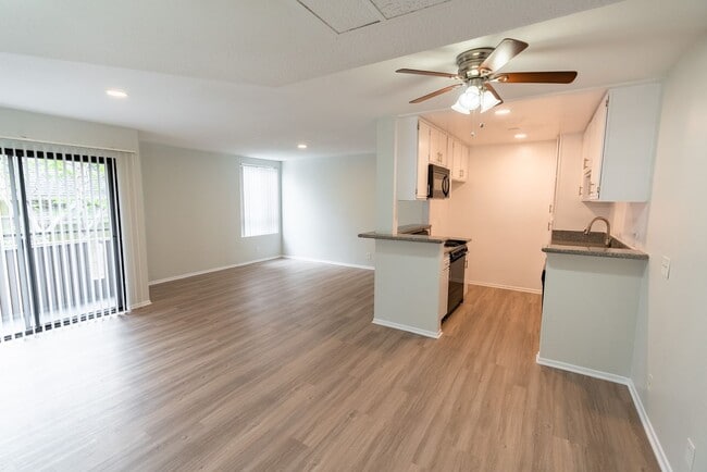 Photo - 6310 Sylmar Ave