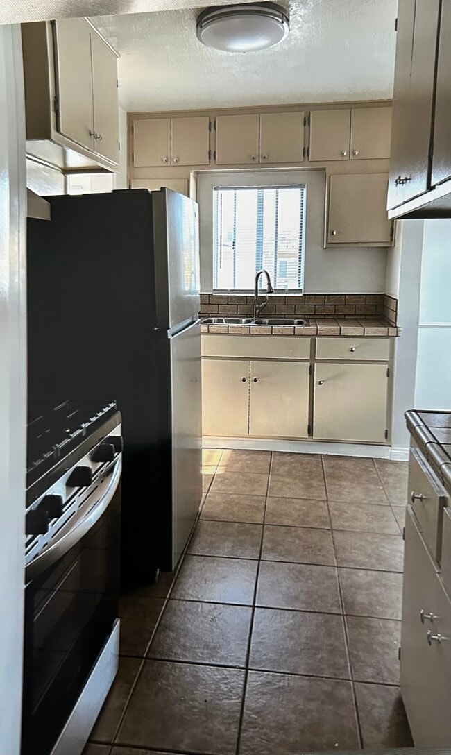 Kitchen - 4539 W 167th St