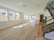 Photo - 586 McFadden St