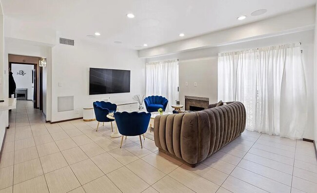 Photo - 1717 Malcolm Ave Unit 302