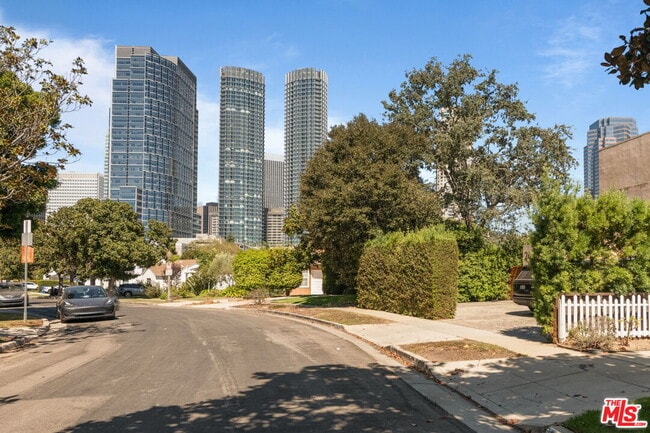 Photo - 2056 Kerwood Ave