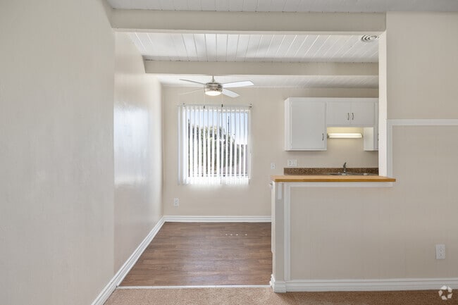 Sea Breeze Garden Apartments - Sea Breeze Garden Apartments