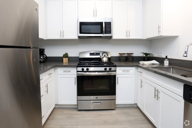 Sherman Way Luxury Apartment Homes - Sherman Way Luxury Apartment Homes