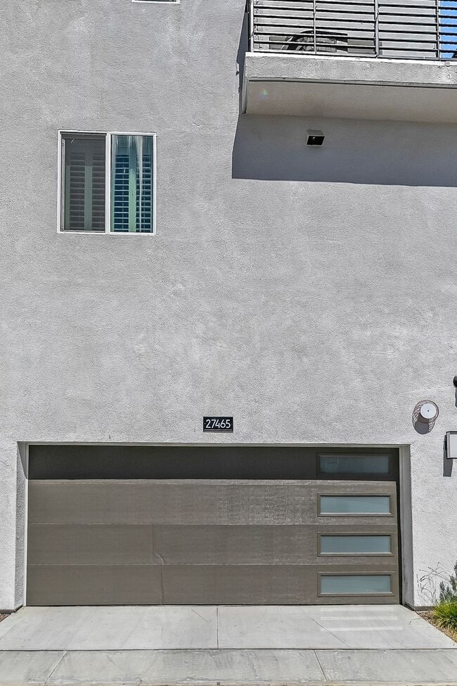 Photo - Exquisite Modern Townhome Nestled in the T...