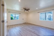 Photo - 603 W 49th St House