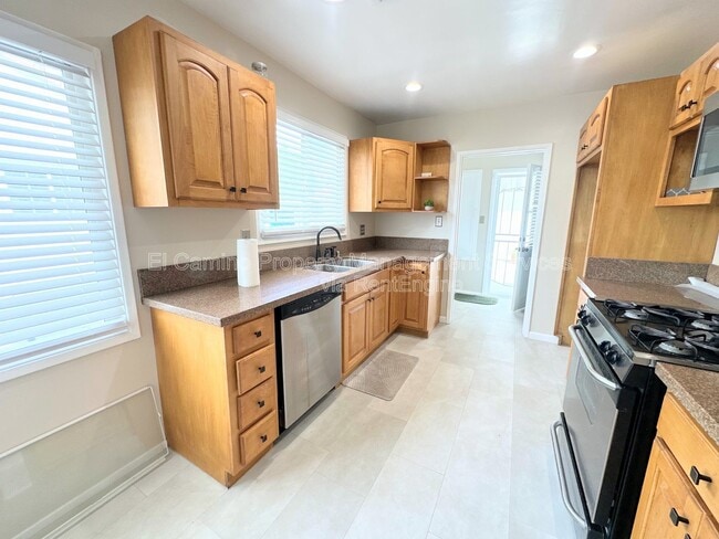 Photo - 10918 Dalwood Ave