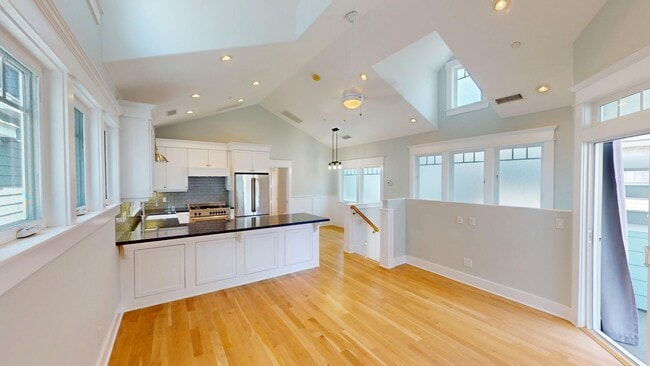 Spacious 4 Bed and 3 Bath Home in Coronado... - Spacious 4 Bed and 3 Bath Home in Coronado...