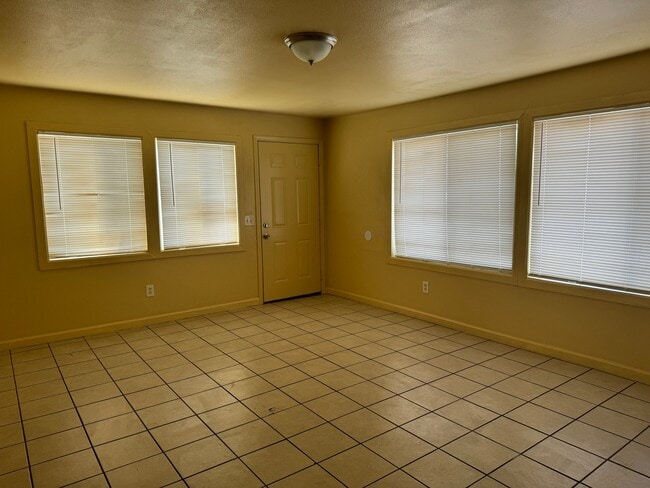 Photo - 15268 Center St