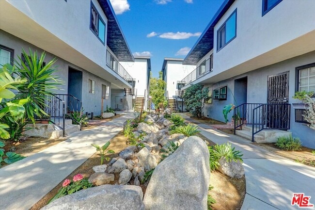 Photo - 5726 Woodman Ave Unit #2