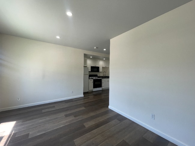 Photo - 2033 E 4th St Unit 2